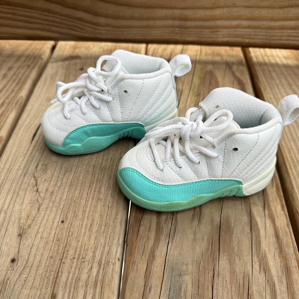 Jordan Kids Sneakers in White and Mint Sz5c